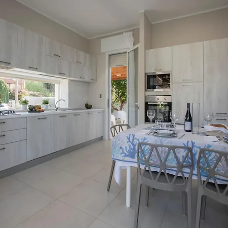 Charming Close To The Beach - Beahost Torre Lapillo